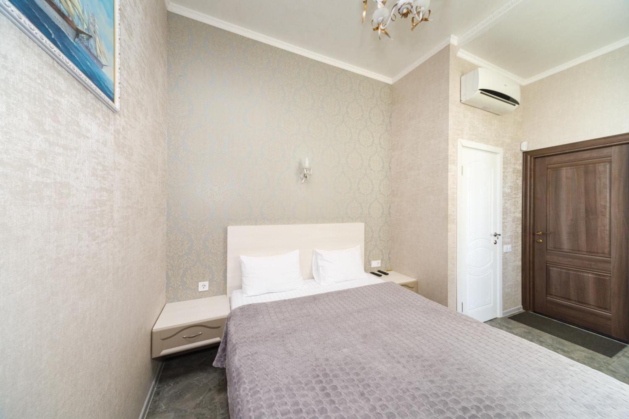 L.O.Y Family Hotel Dnipro Exterior foto